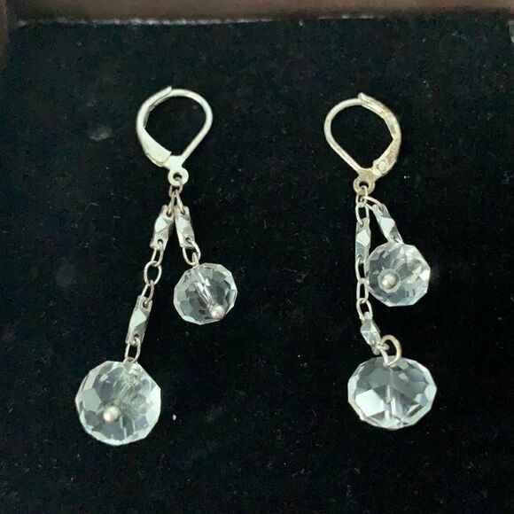 Jewelry - Crystal lever back dangle earrings